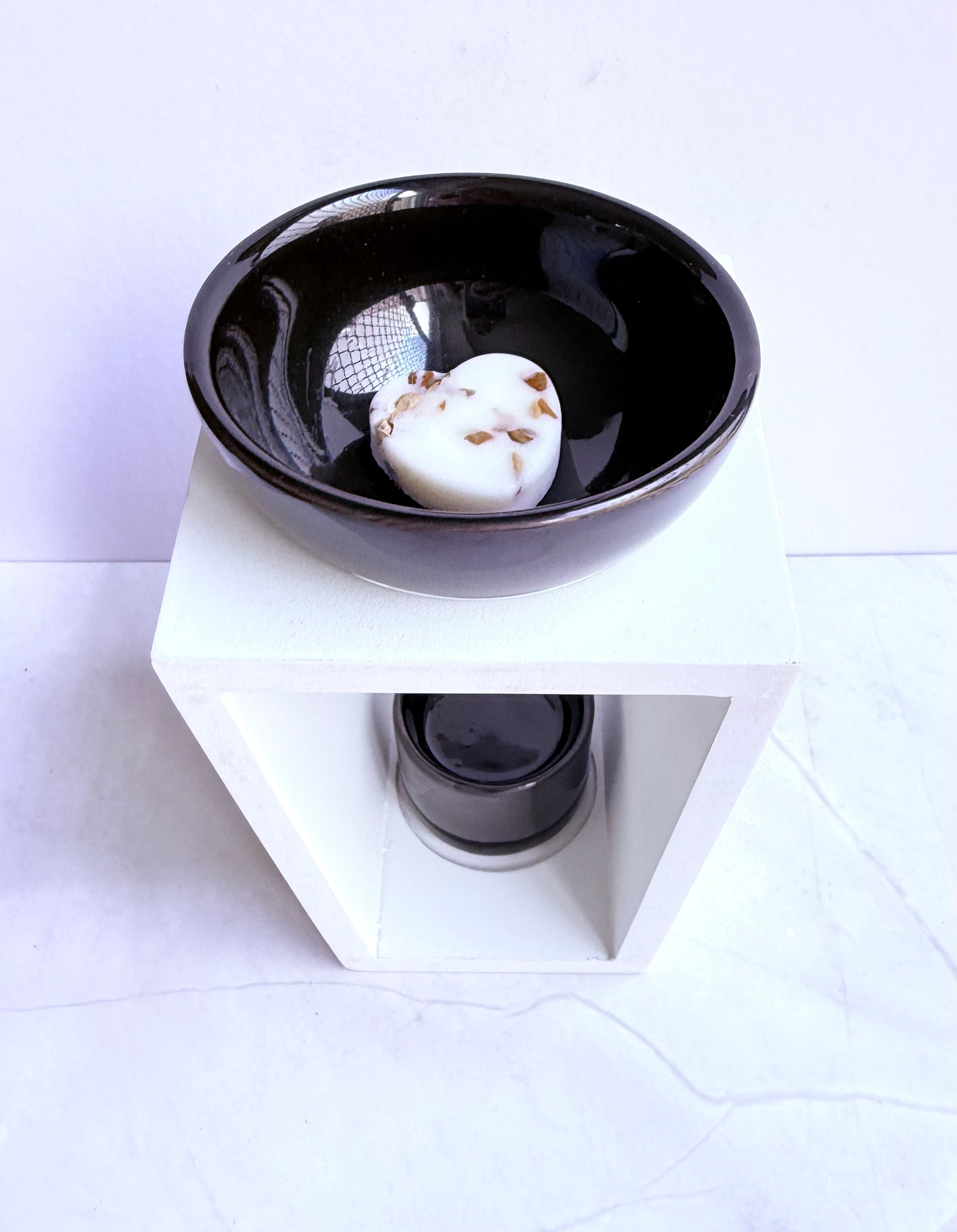 Hugo - White Wood + Gloss Black Ceramics Wax Melter