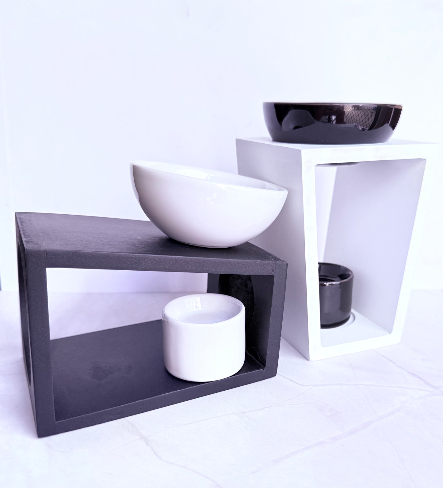 Hugo - White Wood + Gloss Black Ceramics Wax Melter